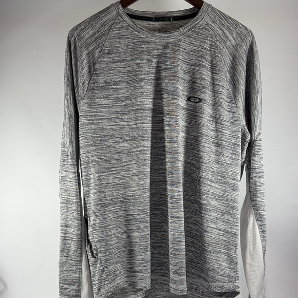 Oakley Men's Heathered Gray Tech Long Sleeve Tee - Picture 1 of 6